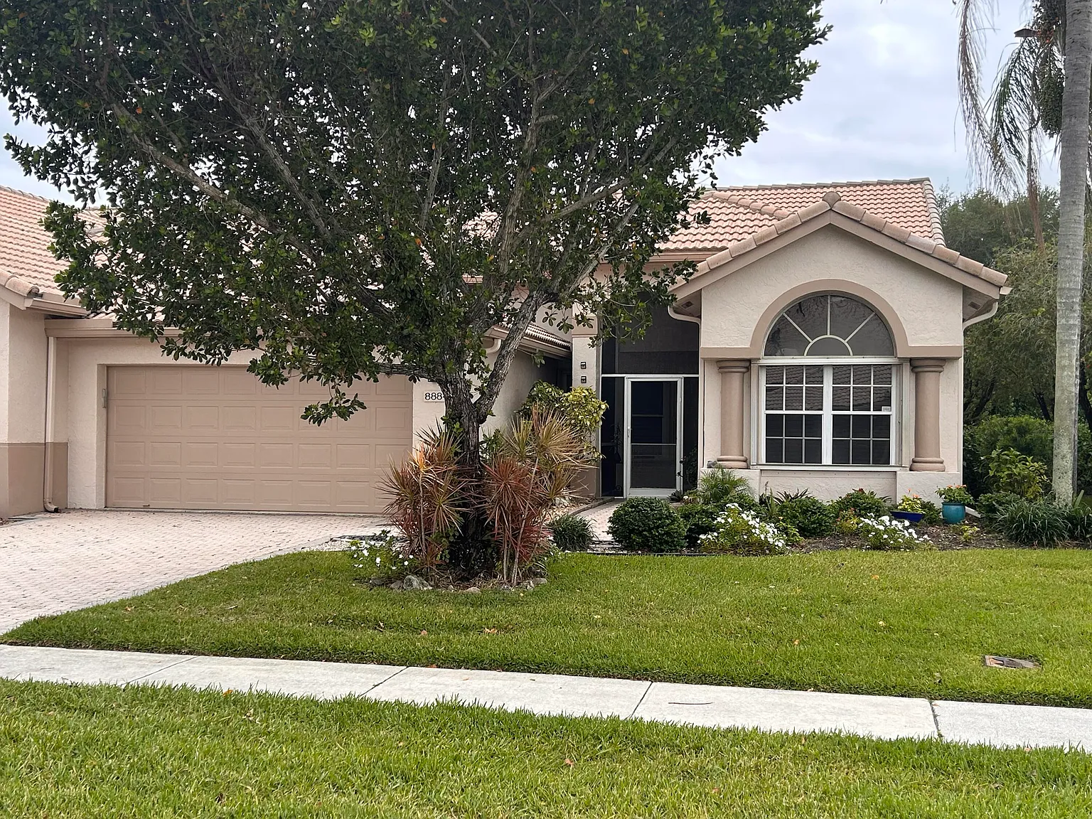 3 bed, 2.0 bath, 1936 sqft, $4,500 — Photo 2