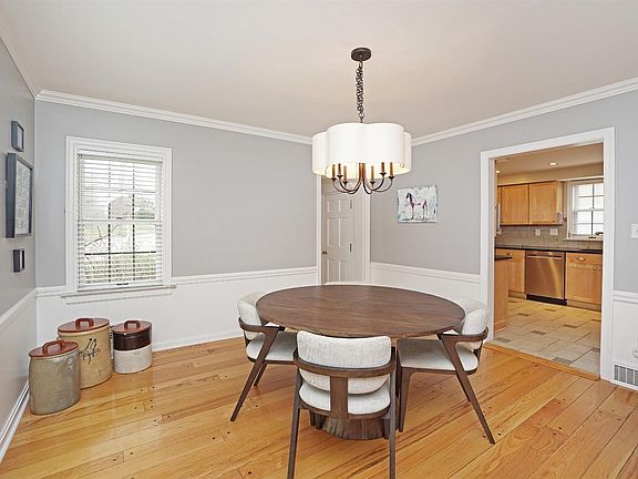 5th image of 280 Hillcrest Dr