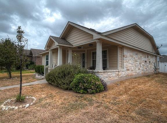 3rd image of 1606 Colorado Bend Dr