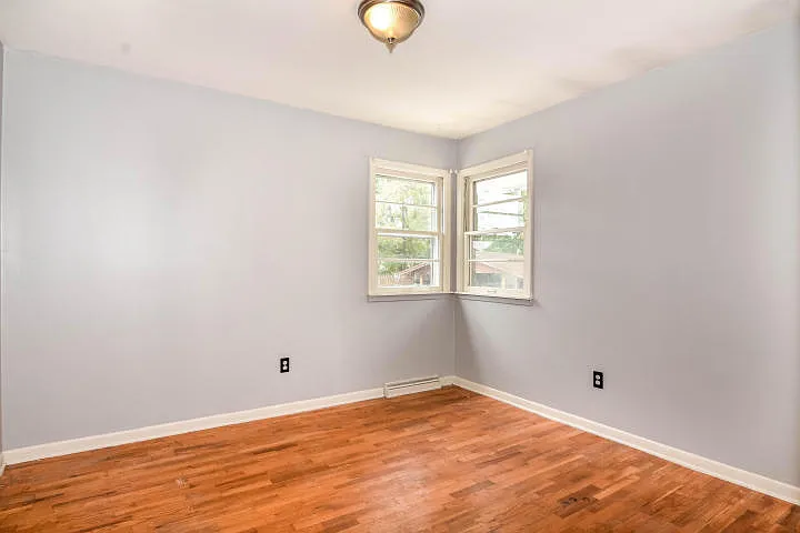 2407 Clark Ln — Photo 2