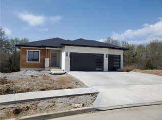 1208 NW 5th St, Oak Grove, MO 64075