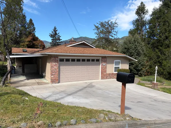 908 NW Hewitt Ln, Grants Pass, OR 97526