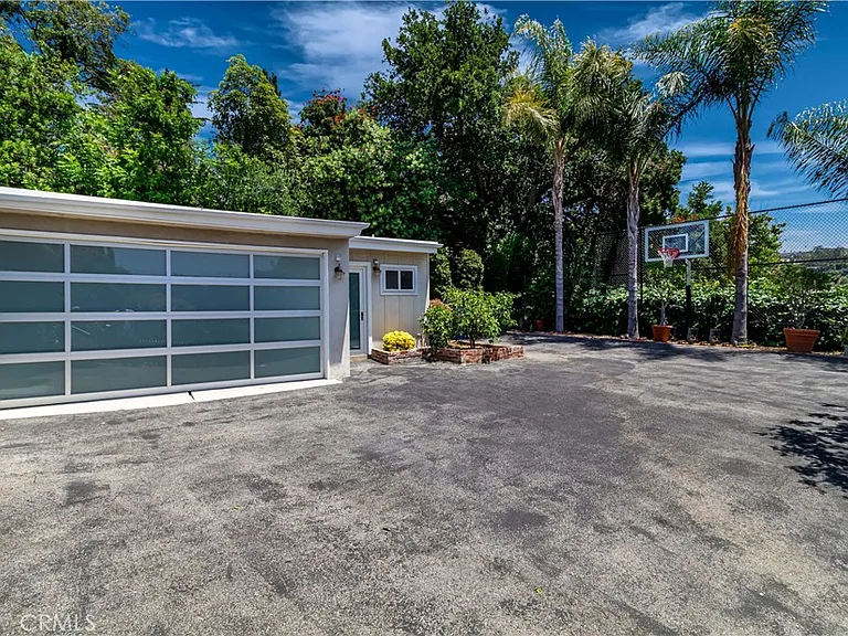3546 Berry Dr — Photo 2