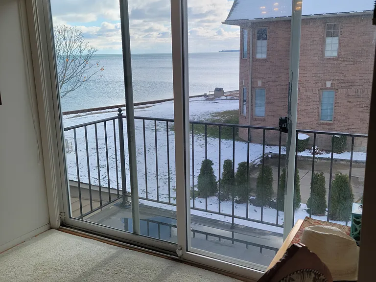 34720 E Lake Dr — Photo 2