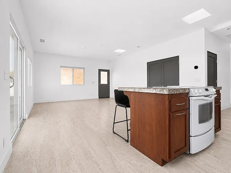 1859 Vista Del Lago — Photo 6