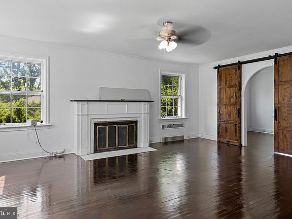 2nd image of 2316 Midland Rd