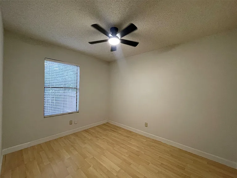 2031 Redwing Way — Photo 18