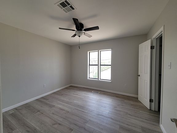 5th image of 204 Ash St #8