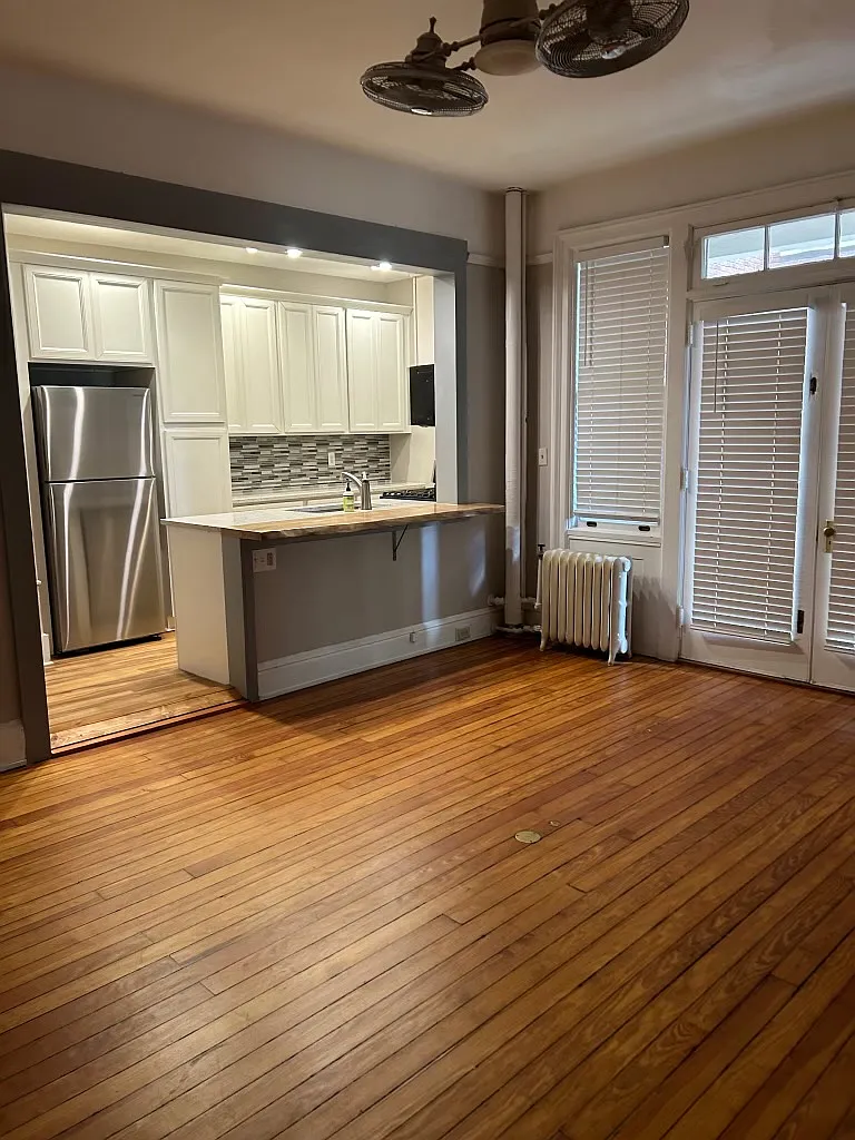 2 bed, 933 sqft, $2,000 — Photo 2