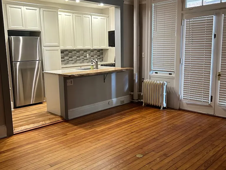 24 E Liberty St — Photo 2