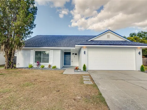 2074 Shadow Pine Dr, Brandon, FL 33511