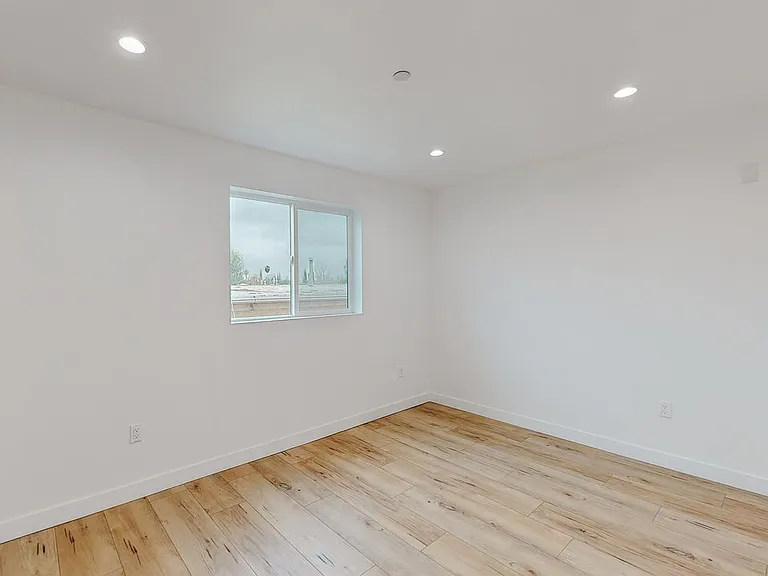 6811 Gloria Ave — Photo 14