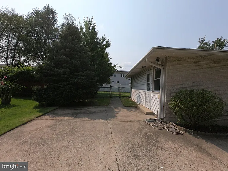 436 S Suffolk Dr — Photo 15