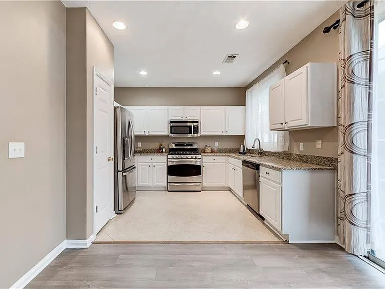 224 Harmony Ct — Photo 6