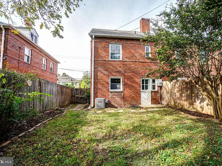 849 S Glebe Rd — Photo 29
