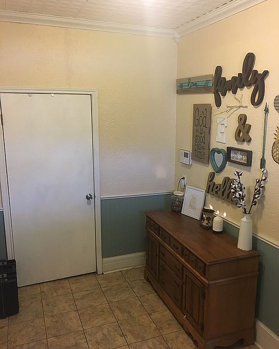  Entrance Room