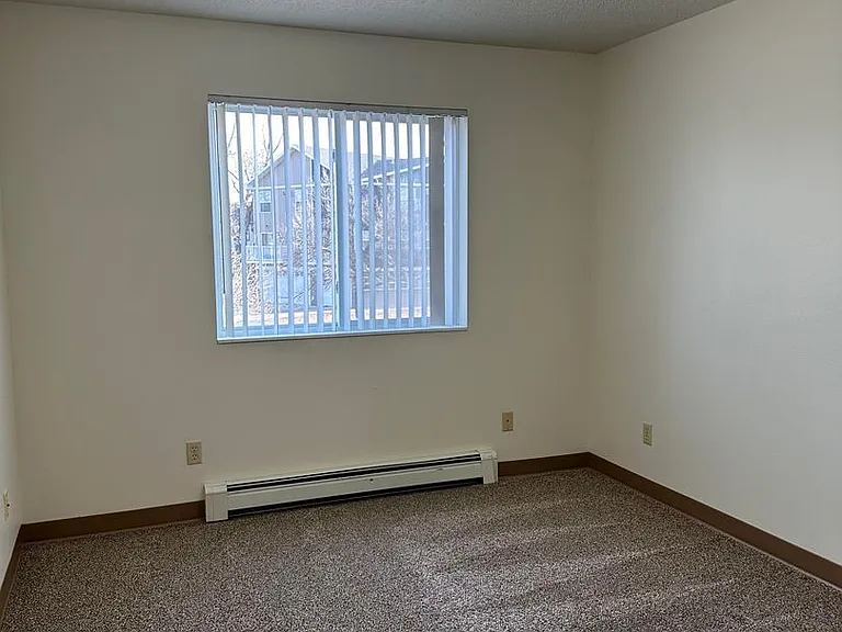 Dakota E & W Apartments — Photo 59