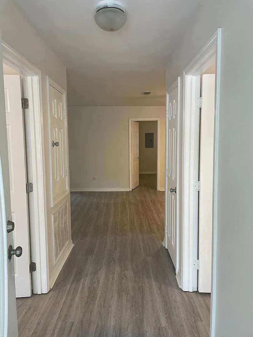 3 Bedroom 2 Bath Ready For You! — Photo 2