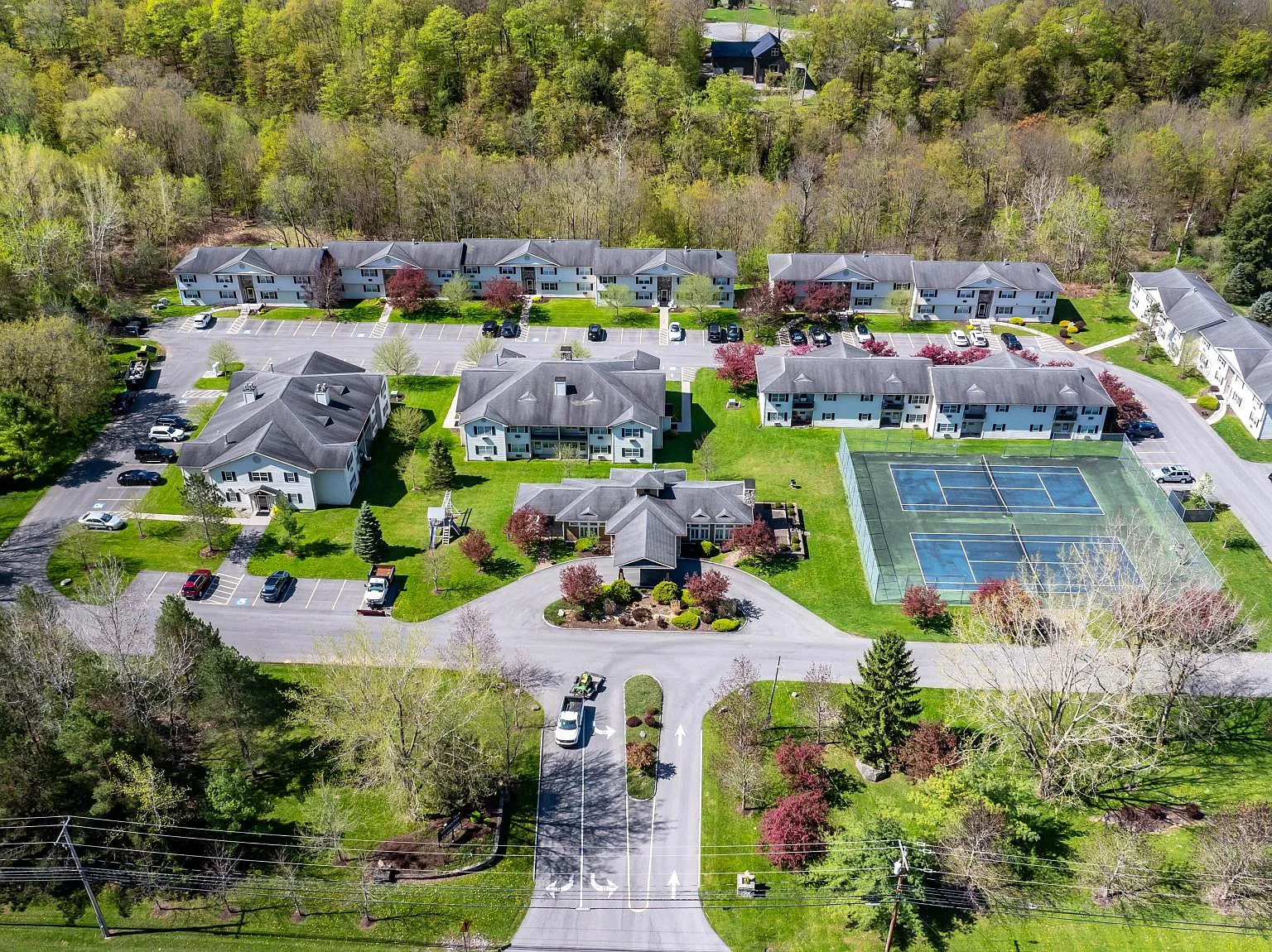 Suburban Park Apartments — Photo 3