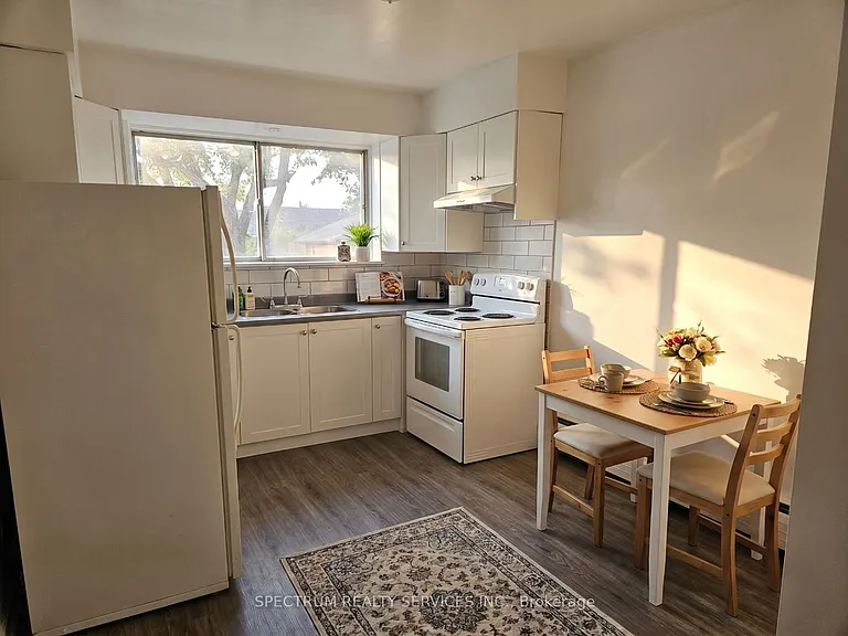 357 Connaught St #5 — Photo 5