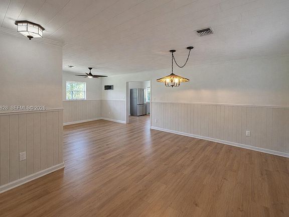 4th image of 16932 W Calder Dr