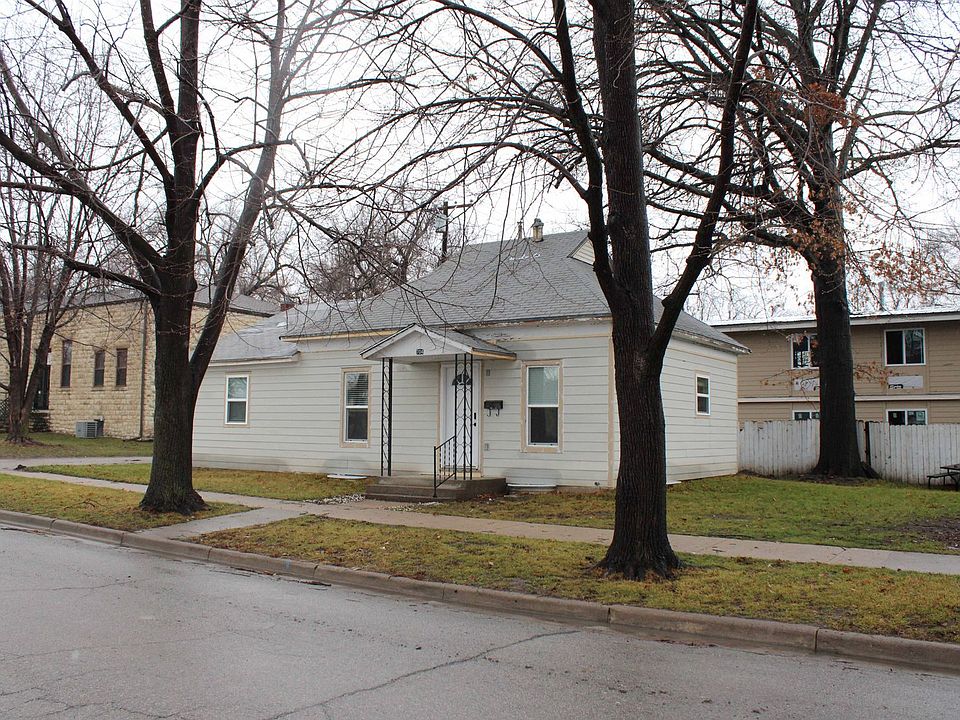 704 E 7th St, Wamego, KS 66547 Zillow