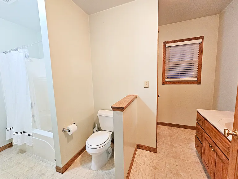 110 E Milligan St — Photo 10
