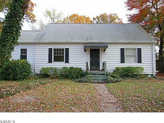 3rd image of 4807 Stanley Dr