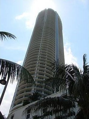 2nd image of 1750 N Bayshore Dr APT 3304