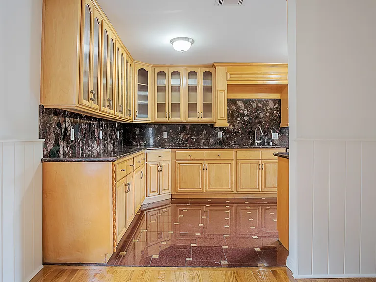 4018 Clayton Ave — Photo 6