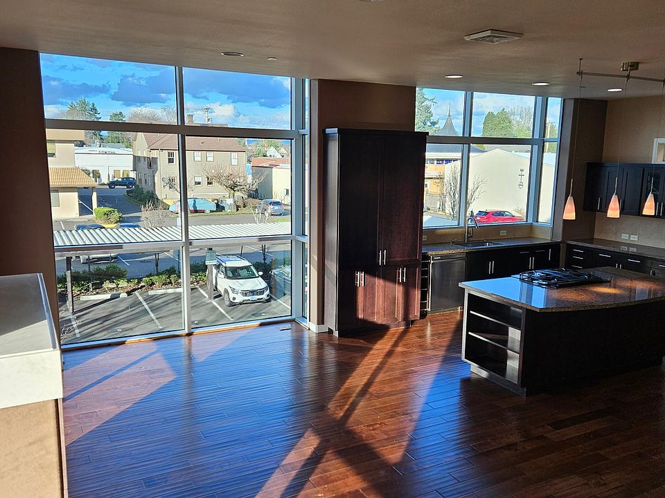 1st image of 433 SE Washington St #205