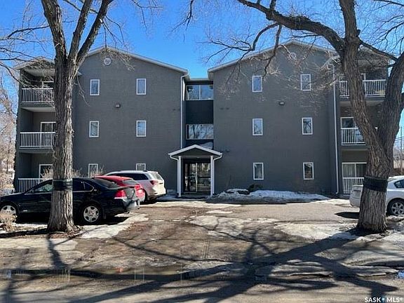 2nd image of 2935 Victoria Ave #10