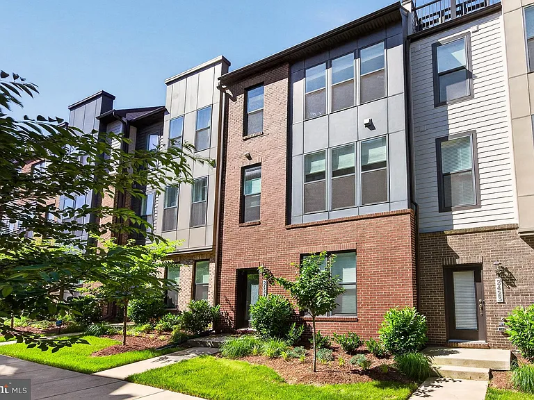 2421 Liberty Loop — Photo 1