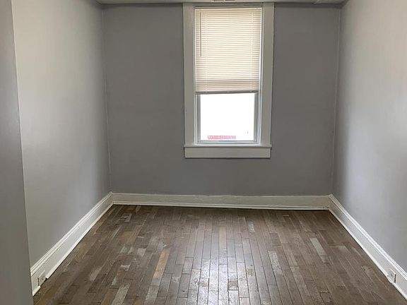 4th image of 2516 Barclay St