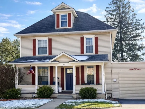 329 New Castle St, Slippery Rock, PA 16057