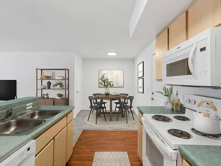 Nantucket Bay Apartments — Photo 25