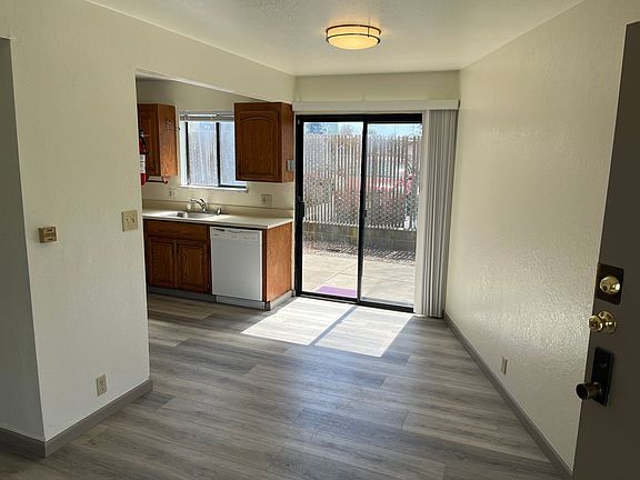 4th image of 5430 Shasta Ave #E