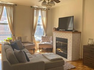 958 W Armitage Ave #2F, Chicago, IL 60614