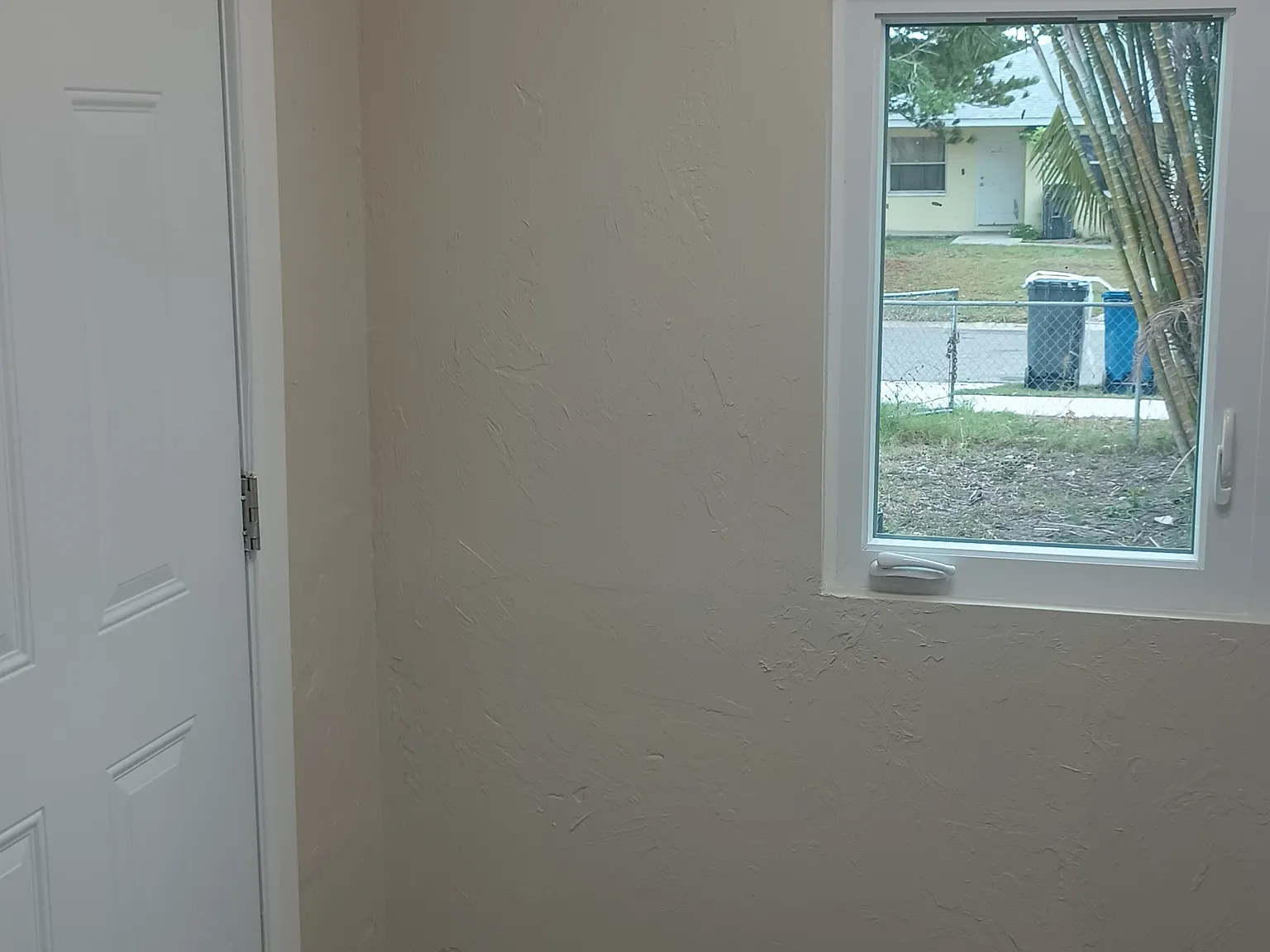3 bed, 1200 sqft, $2,200 — Photo 3