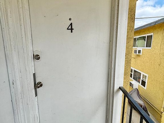 4th image of 3256 1/2 Greely Ave #0