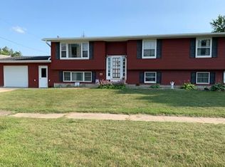 302 E Newago St, Radcliffe, IA 50230