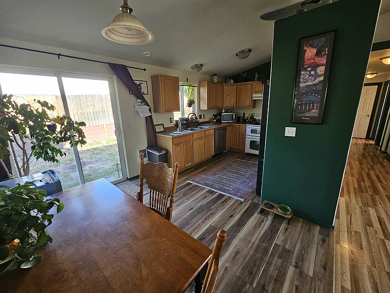 813 SE Maliah Ave — Photo 5