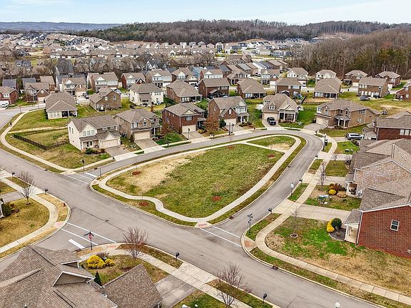 5th image of 211 Hempstead Ct