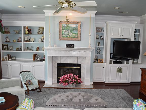 2nd image of 207 Woodfield Ct