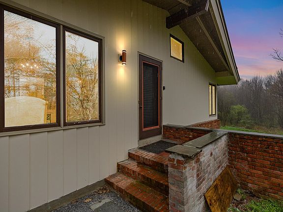3rd image of 192 Cream Hill Road