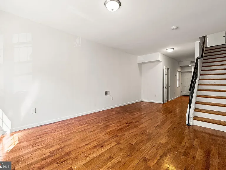 2157 N Franklin St — Photo 2