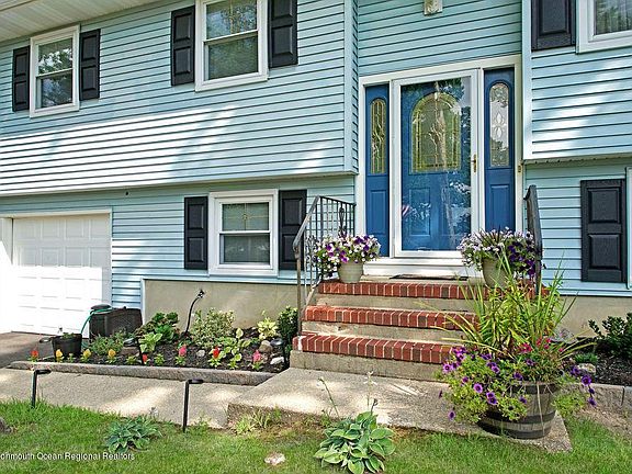 2nd image of 230 Barbara Cir