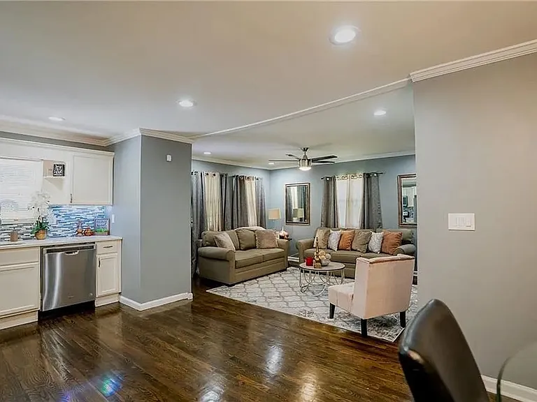 3052 Browns Mill Rd SE — Photo 2
