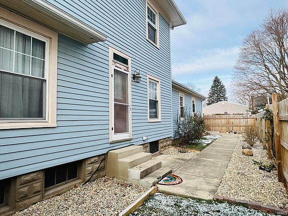 4th image of 630 W Main St