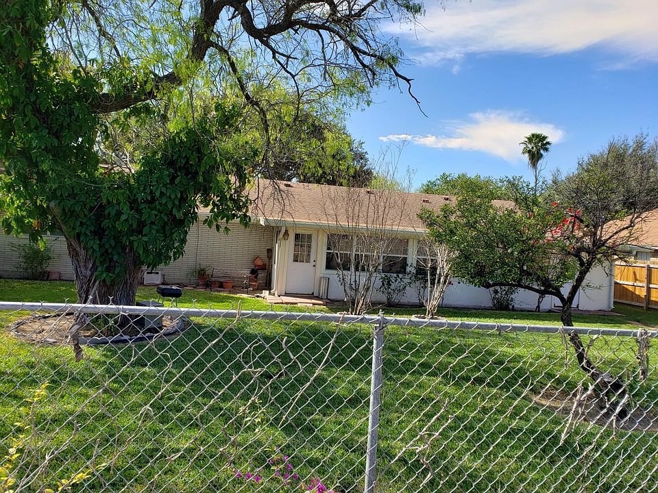 2nd image of 1400 Quamasia Ave